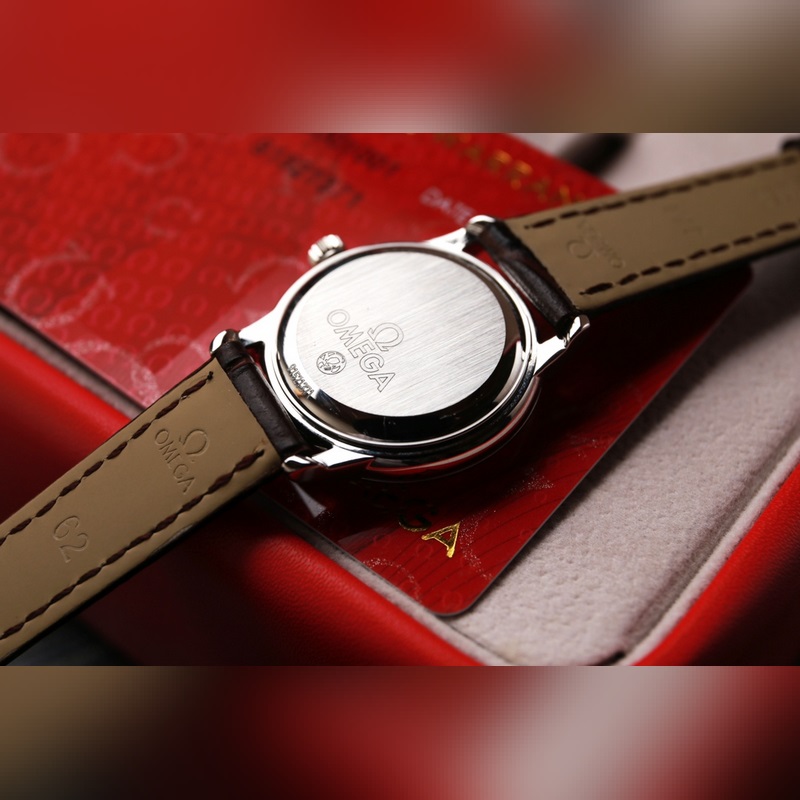 Omega Constellation Series 120m Water Resistant Quality Timepiece-8