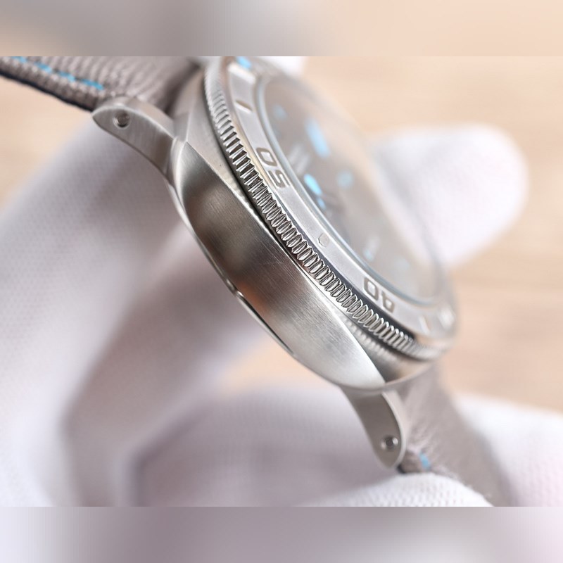 Panerai Submersible Series Elegant Dive Replica Watch with Quality Craftsmanship-5