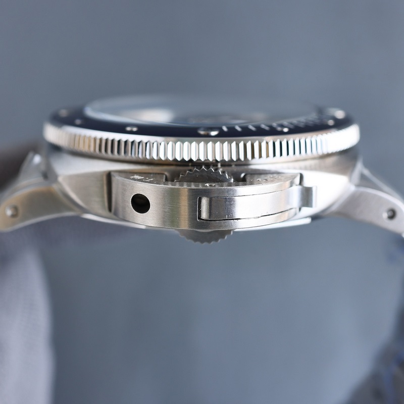 Panerai SUBMERSIBLE BMG-TECH 47mm Latest V7 Edition-4