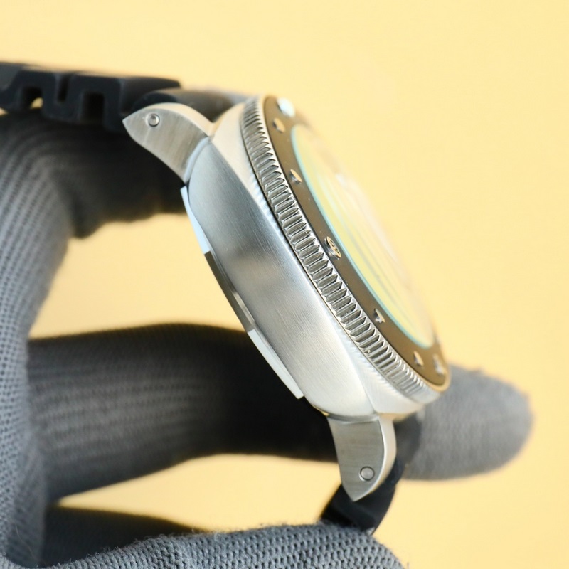 Panerai Submersible BMG-Tech 44mm Metal Glass Dive Replica Watch-8