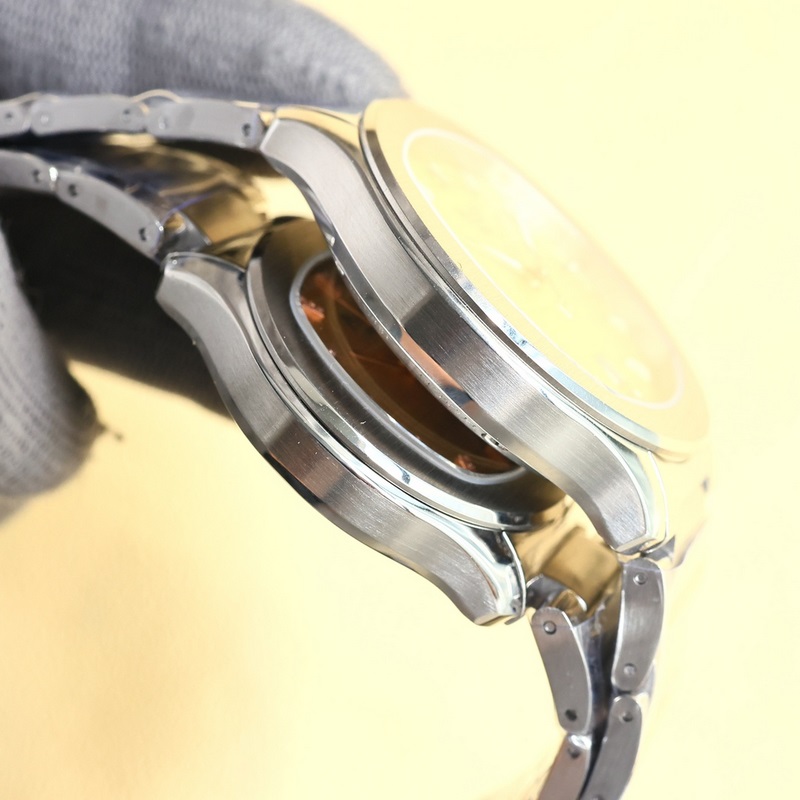 Piaget Polo Thin Couple Replica Watch Elegant Design Quality Craftsmanship-6