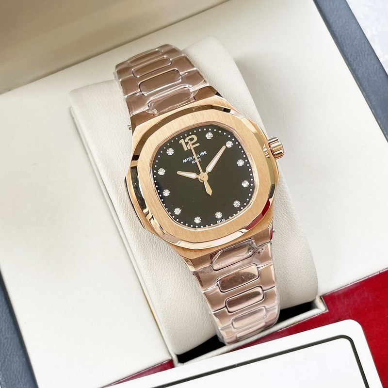 Patek Philippe Nautilus PP7118 Women's Replica Watch Sporty Elegance-4
