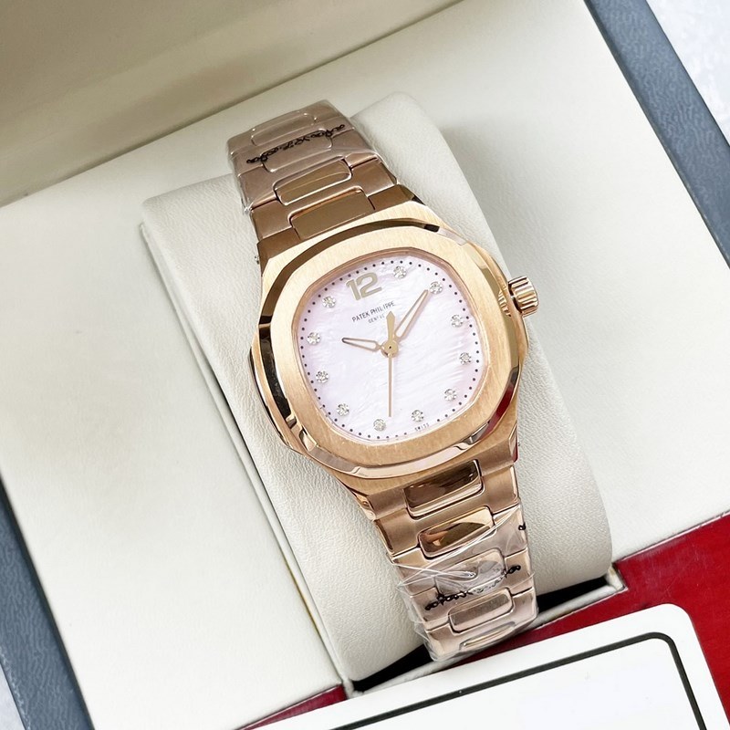 Patek Philippe Nautilus PP7118 Women's Replica Watch Sporty Elegance-5