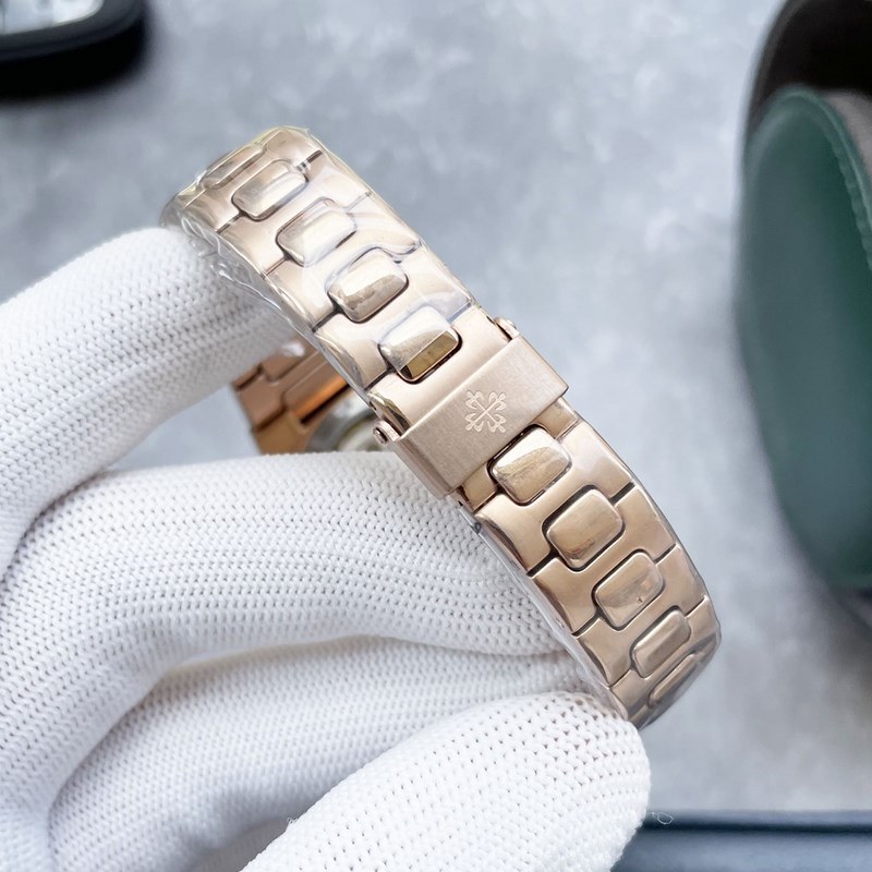 Patek Philippe Nautilus PP7118 Women's Replica Watch Sporty Elegance-8