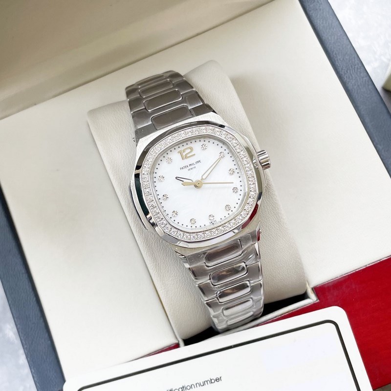 Patek Philippe Nautilus Women's Replica Watch PP7118 Elegant Sport Timepiece-2