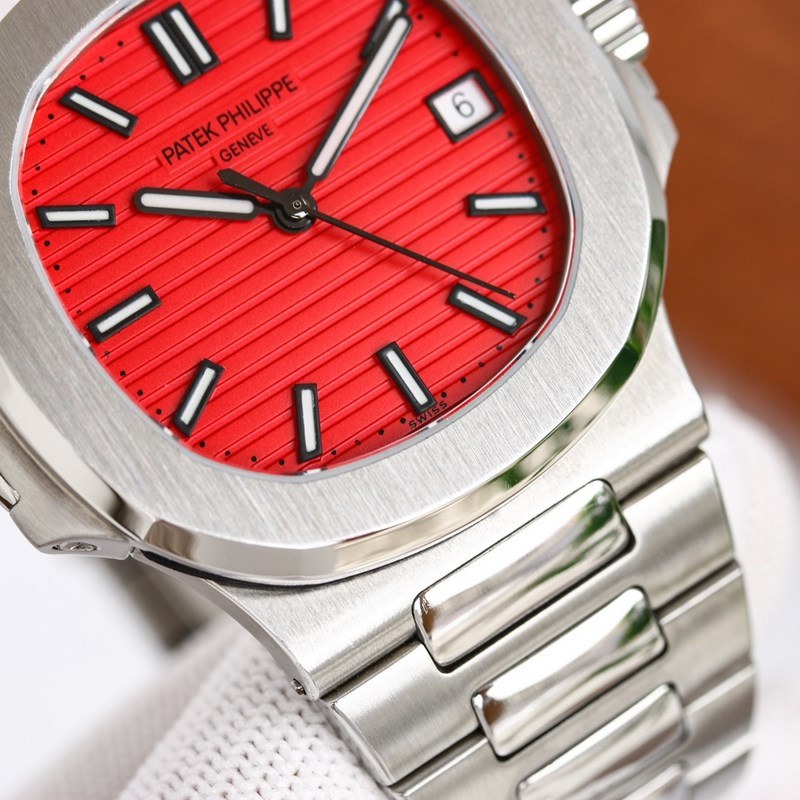 Patek Philippe Nautilus 5711 Classic Steel Replica Watch with High Quality Bracelet and Case-4