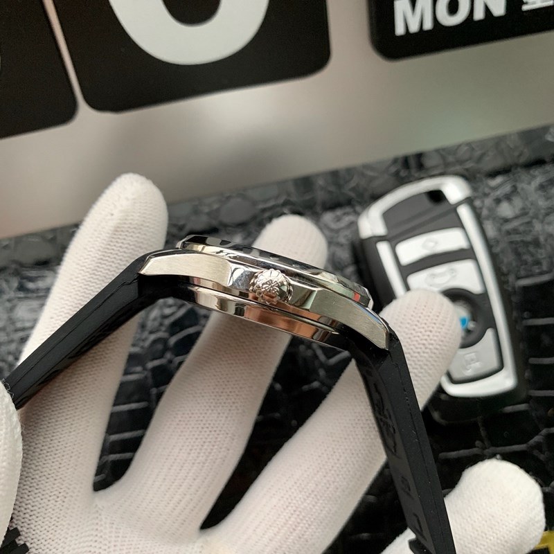 Patek Philippe Aquanaut 40.8mm Luxury Replica Watch-8