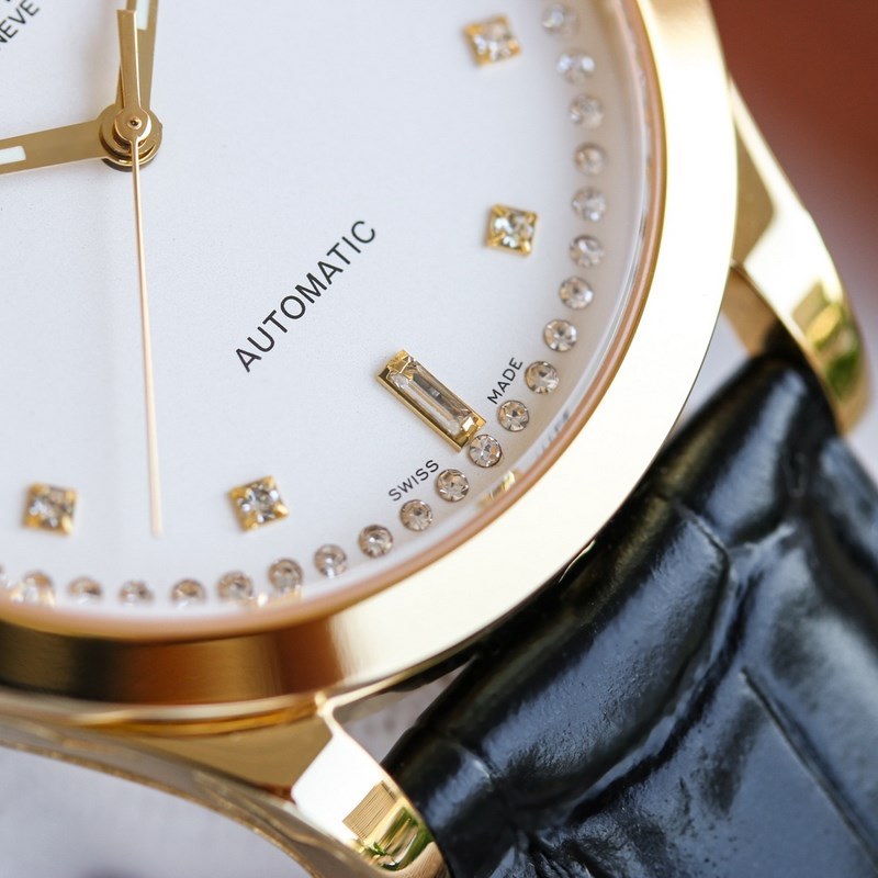 Patek Philippe Calatrava Overseas Engraved Replica Watch Unique Luxury Experience-4