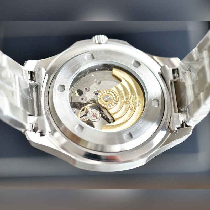 Patek Philippe Aquanaut Classic Three-Hand Men's Replica Watch-8