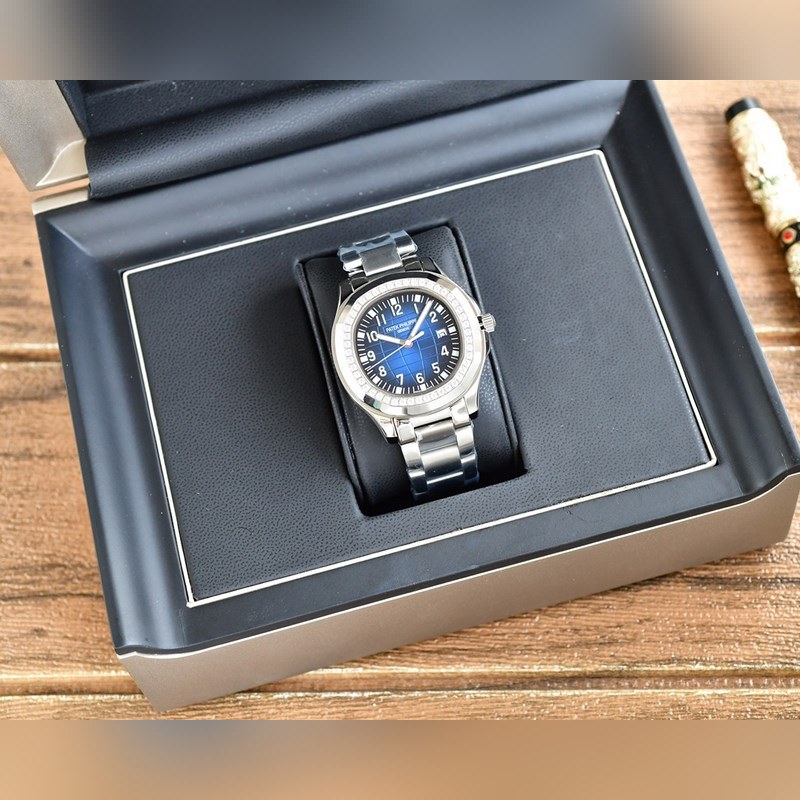 Patek Philippe Aquanaut Classic Men's Replica Watch with Three Hands-5