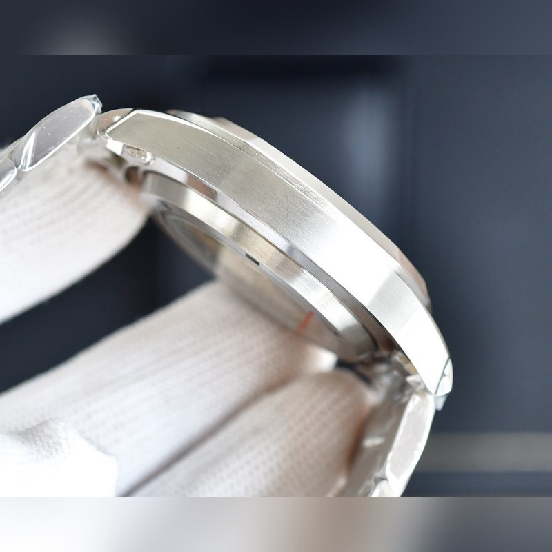 Patek Philippe Aquanaut Classic Men's Replica Watch with Three Hands-6