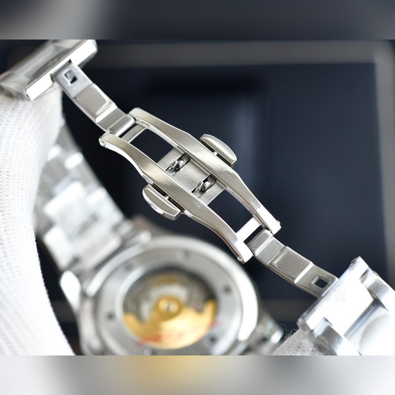 Patek Philippe Aquanaut Classic Men's Replica Watch with Three Hands-8