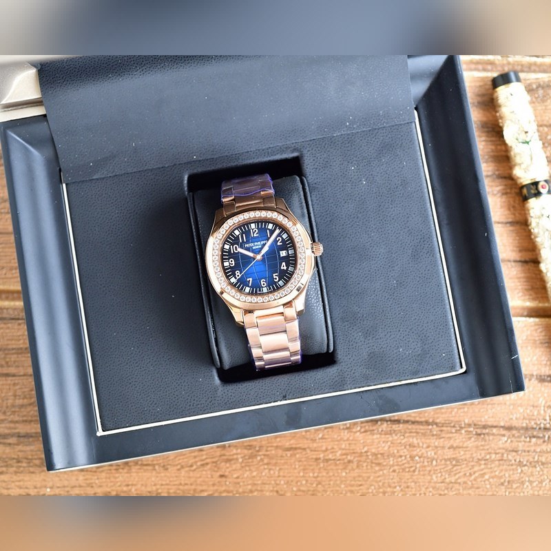 Patek Philippe Aquanaut Steel Three-Hand Classic Replica Watch-6