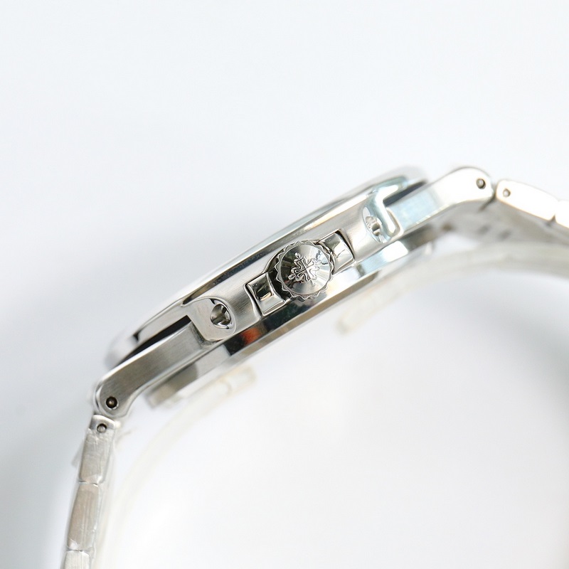 Patek Philippe Nautilus 5711A Elegant Sport Replica Watch in Steel-4