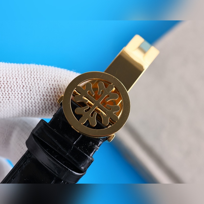 Patek Philippe Calatrava Elegant Engraved Case with Robust Design-8