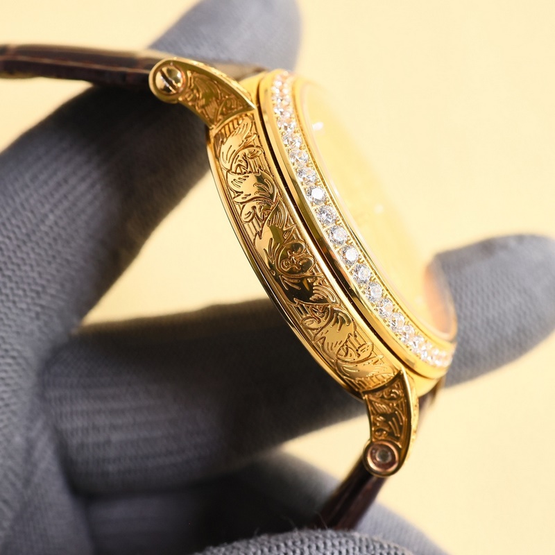 Patek Philippe Calatrava Elegant Engraved Case with Strong Aesthetics-5