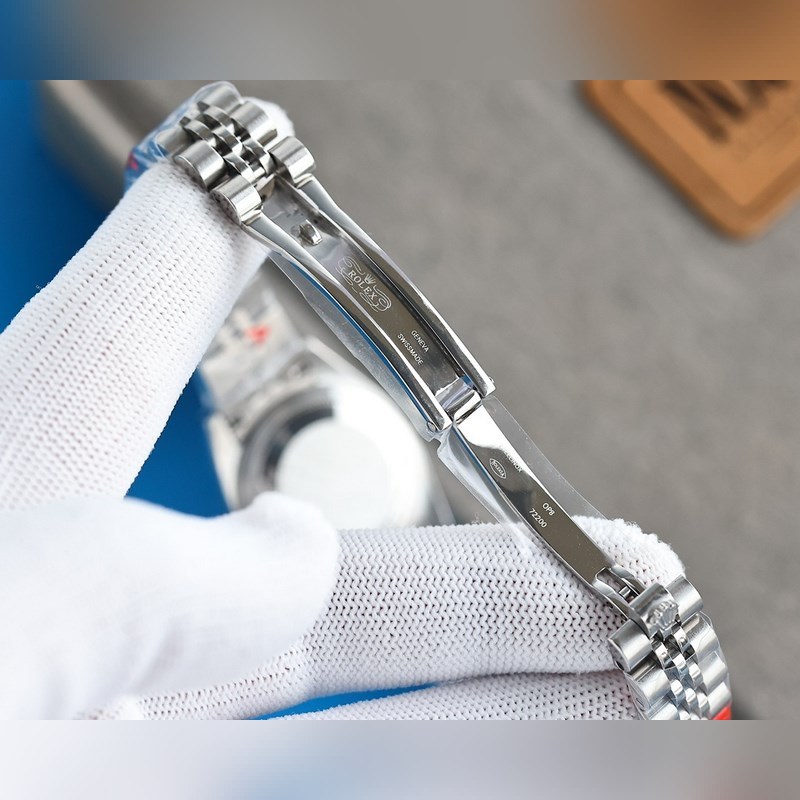 Rolex Day-Date 28mm Women's Replica Watch Luxurious Timepiece-7