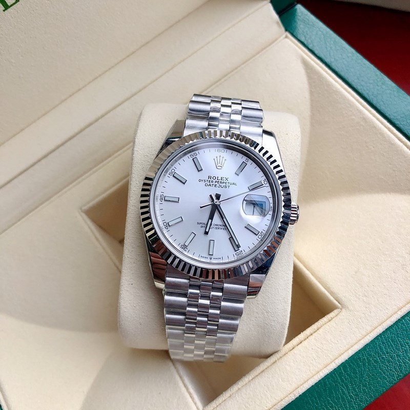 Rolex Datejust Versatile Luxury for Casual and Business Wear-2