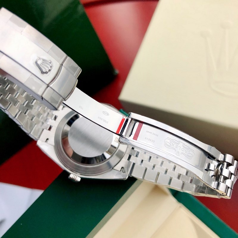 Rolex Datejust Versatile Luxury for Casual and Business Wear-7