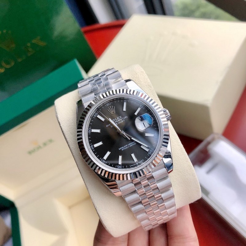 Rolex Datejust Versatile Luxury for Business and Casual Wear-3