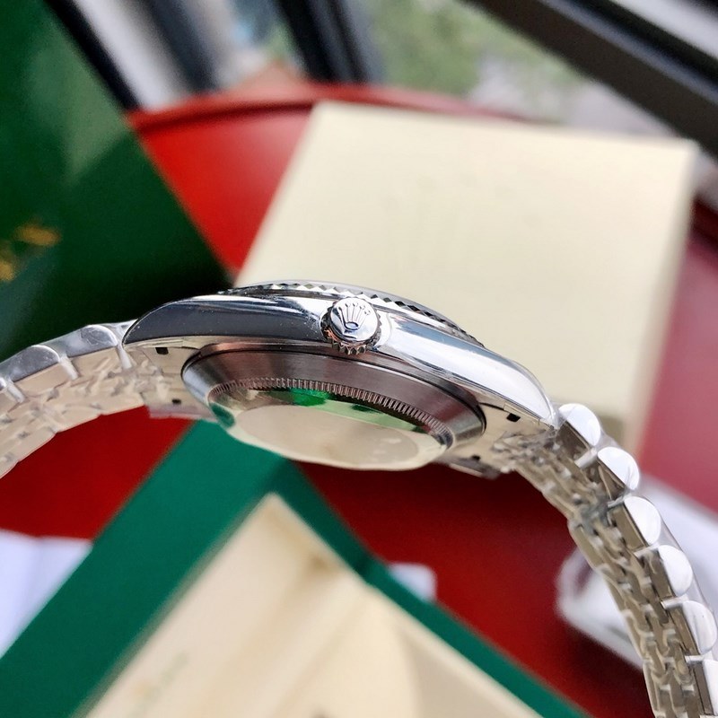 Rolex Datejust Versatile Luxury for Business and Casual Wear-5