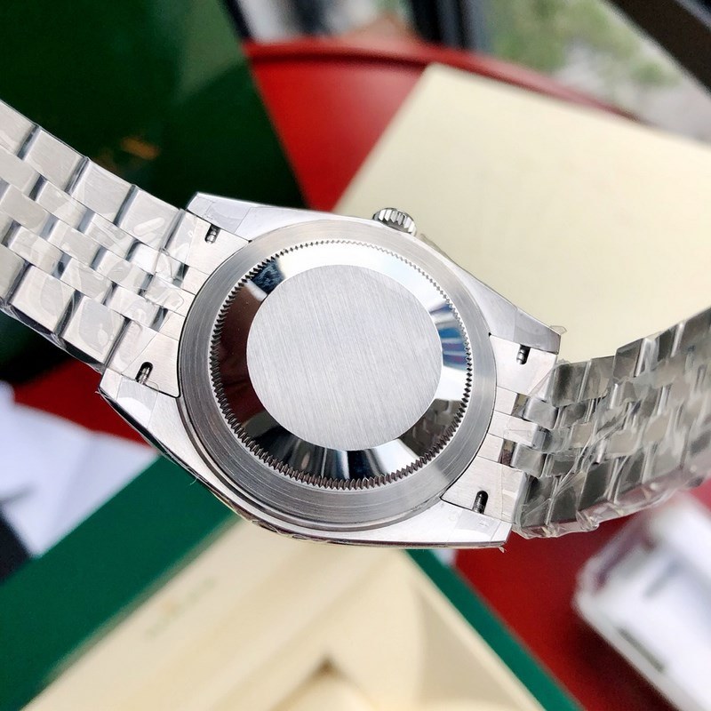 Rolex Datejust Versatile Luxury for Business and Casual Wear-6