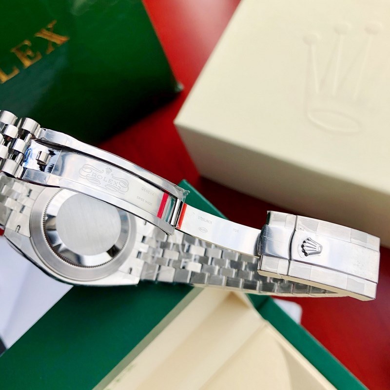 Rolex Datejust Versatile Luxury for Business and Casual Wear-7