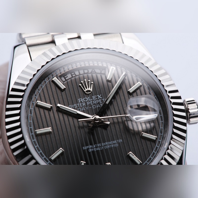 Rolex Oyster Perpetual Datejust 41mm Timeless Elegance-2