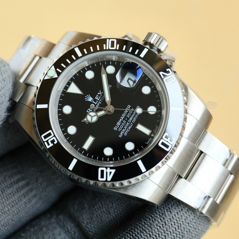Rolex Submariner 116610LV Green Dial Premium Craftsmanship and Design-3