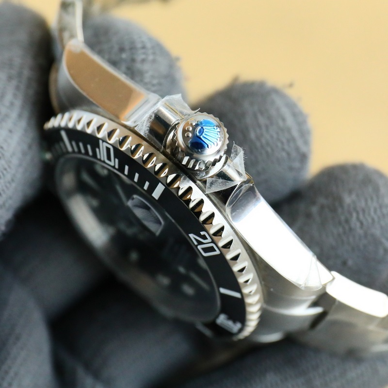 Rolex Submariner 116610LV Green Dial Premium Craftsmanship and Design-4